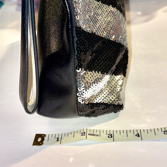 Victoria's Secret Chevron Black and White Clutch - Picture 6 of 7